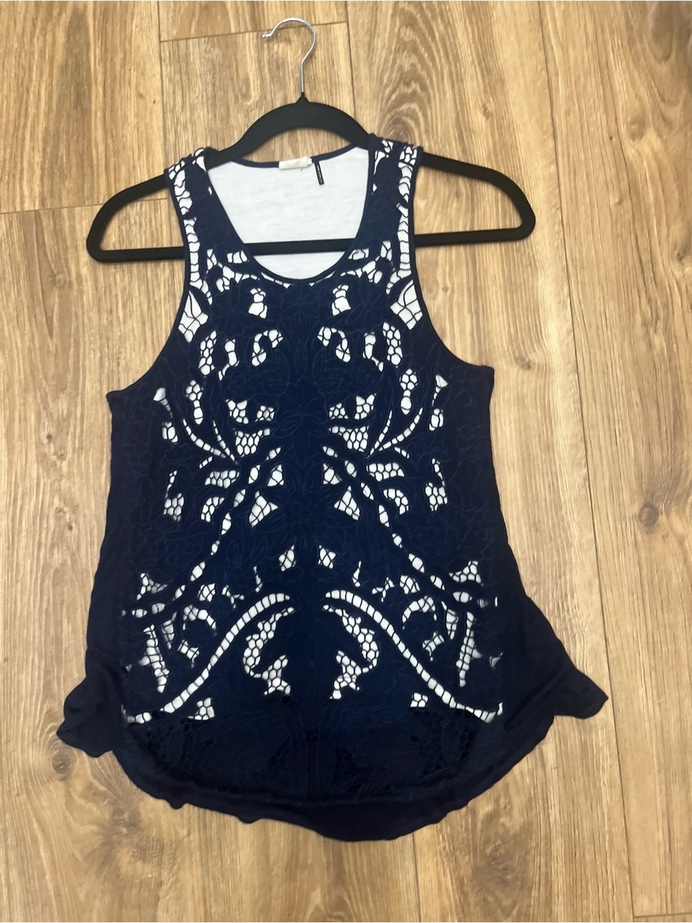 Akemi + Kim Navy Lace Overlay Scoop Neck Tank Top Small